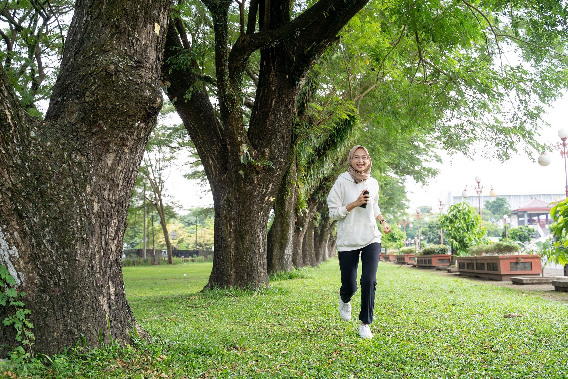 Going for a walk is a great way to help digestion and beat the bloat post-iftar. (Shutterstock Photo)