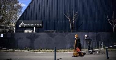 Muslim worshippers arrive for the Friday prayers to the Grande Mosquee de Pantin (Pantin Great Mosque) on the day of its reopening in Pantin, a northern Paris suburb, France, April 9, 2021. (AFP Photo)