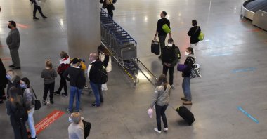 Russian tourists arrive at Dalaman Airport, Muğla, southwestern Turkey, March 19, 2021. (AA Photo)