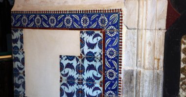The gap left by stolen tiles from the wall of the Ulu Mosque in Adana, southern Turkey, April 13, 2021. (DHA PHOTO)