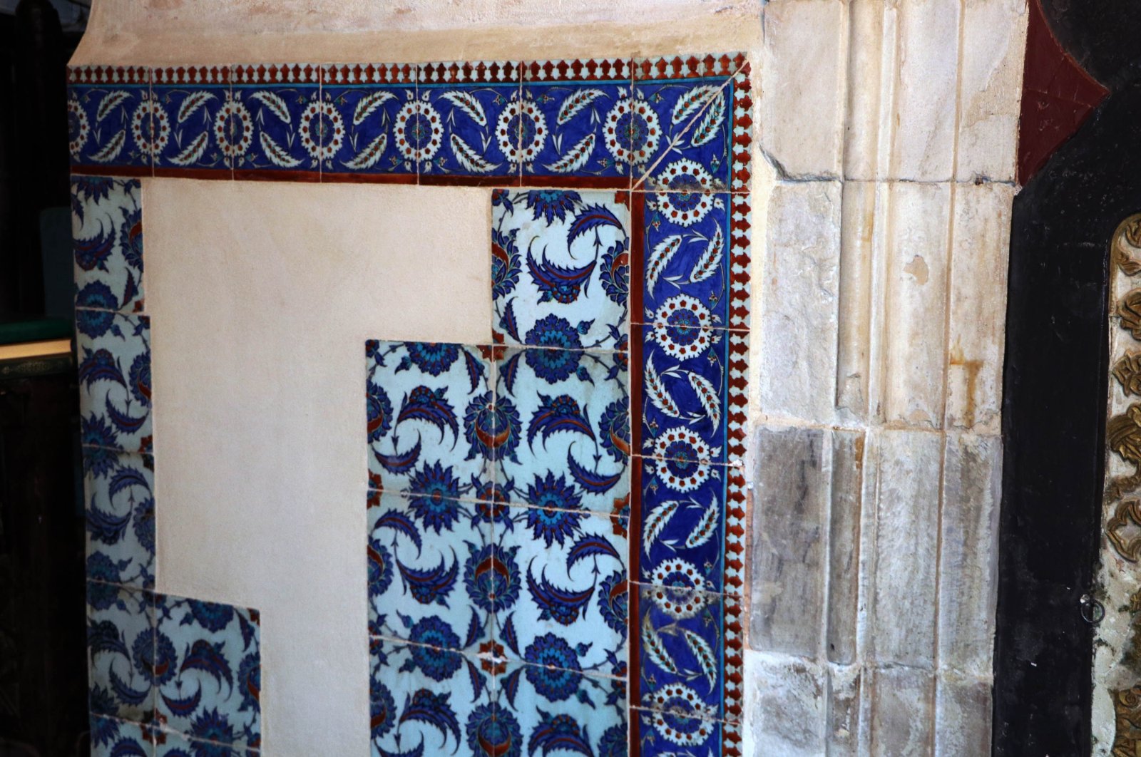 The gap left by stolen tiles from the wall of the Ulu Mosque in Adana, southern Turkey, April 13, 2021. (DHA PHOTO)
