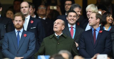 Britain's Prince Harry (L), Prince Philip (C) and Prince William attend the Rugby World Cup final match between New Zealand against Australia at Twickenham in London, U.K, Oct. 31, 2015. (Reuters Photo)