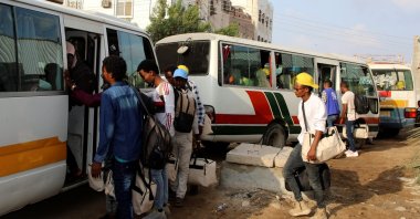 Ethiopian migrants leave an IOM shelter before they take a flight back to Ethiopia, in Aden, Yemen, April 13, 2021. (Reuters Photo)