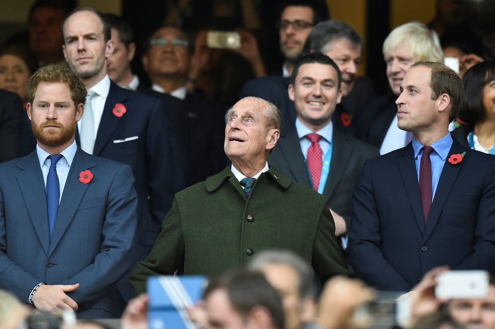 Britain's Prince Harry (L), Prince Philip (C) and Prince William attend the Rugby World Cup final match between New Zealand against Australia at Twickenham in London, U.K, Oct. 31, 2015. (Reuters Photo)