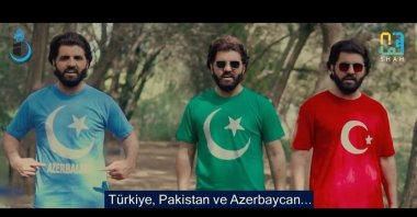 A still shot from “Saltanat e Usmania” shows Noman Shah Bukhari wearing flag T-shirts of Azerbaijan, Pakistan and Turkey respectively. (AA Photo) 