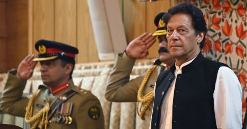 Pakistan's Prime Minister Imran Khan (R) listens to the national anthem as he arrives at the legislative assembly in Muzaffarabad, the capital of Pakistan-controlled Kashmir, Aug. 14, 2019. (AFP Photo)