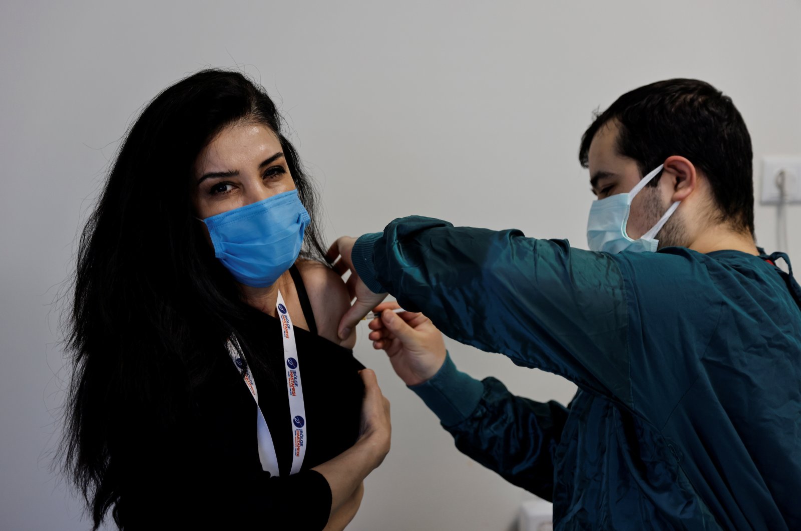 A woman receives a shot of the Pfizer-BioNTech vaccine at a hospital in Istanbul, Turkey, April 9, 2021. (REUTERS PHOTO)