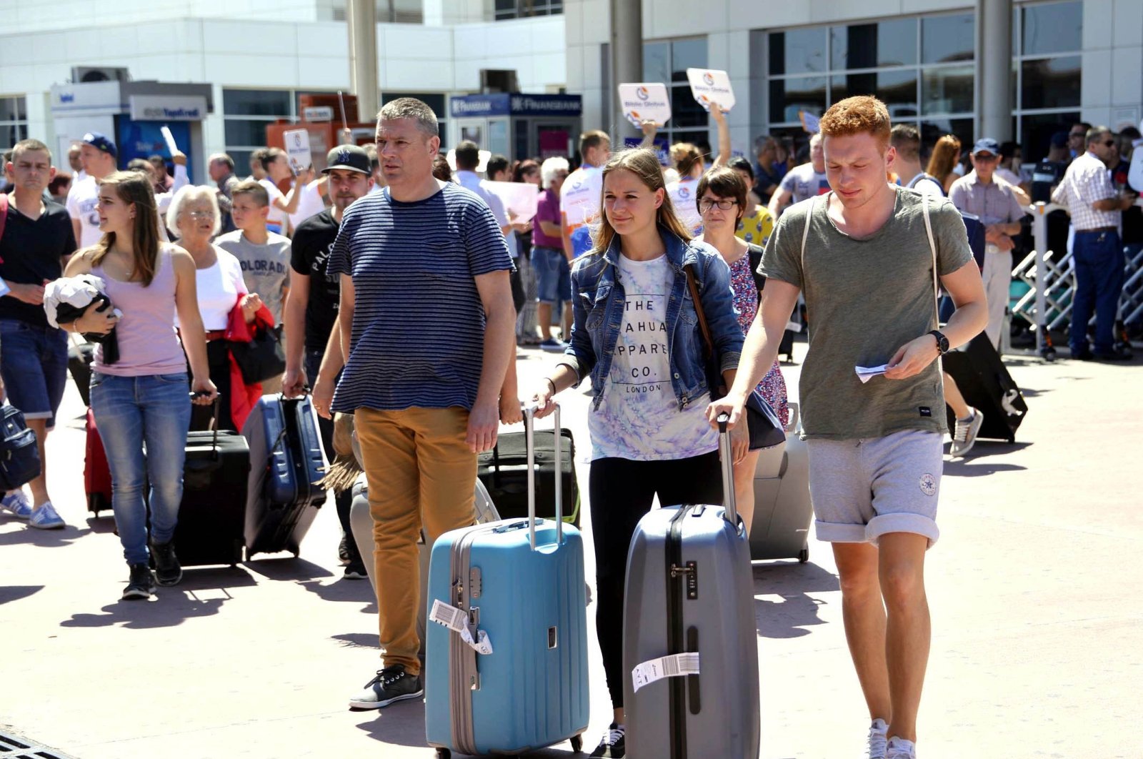 Russian tourists arrive at an airport in Antalya province, southern Turkey, April 11, 2017. (DHA Photo)