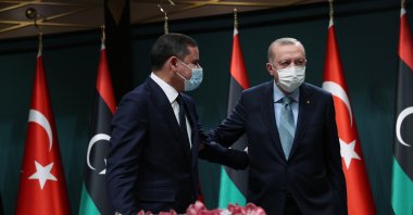 Turkish President Recep Tayyip Erdoğan (R) and Libya's interim Prime Minister Abdul Hamid Dbeibah attend a signing ceremony after their meeting at the Presidential Palace in Ankara, Turkey, Apr. 12, 2021. (EPA Photo)