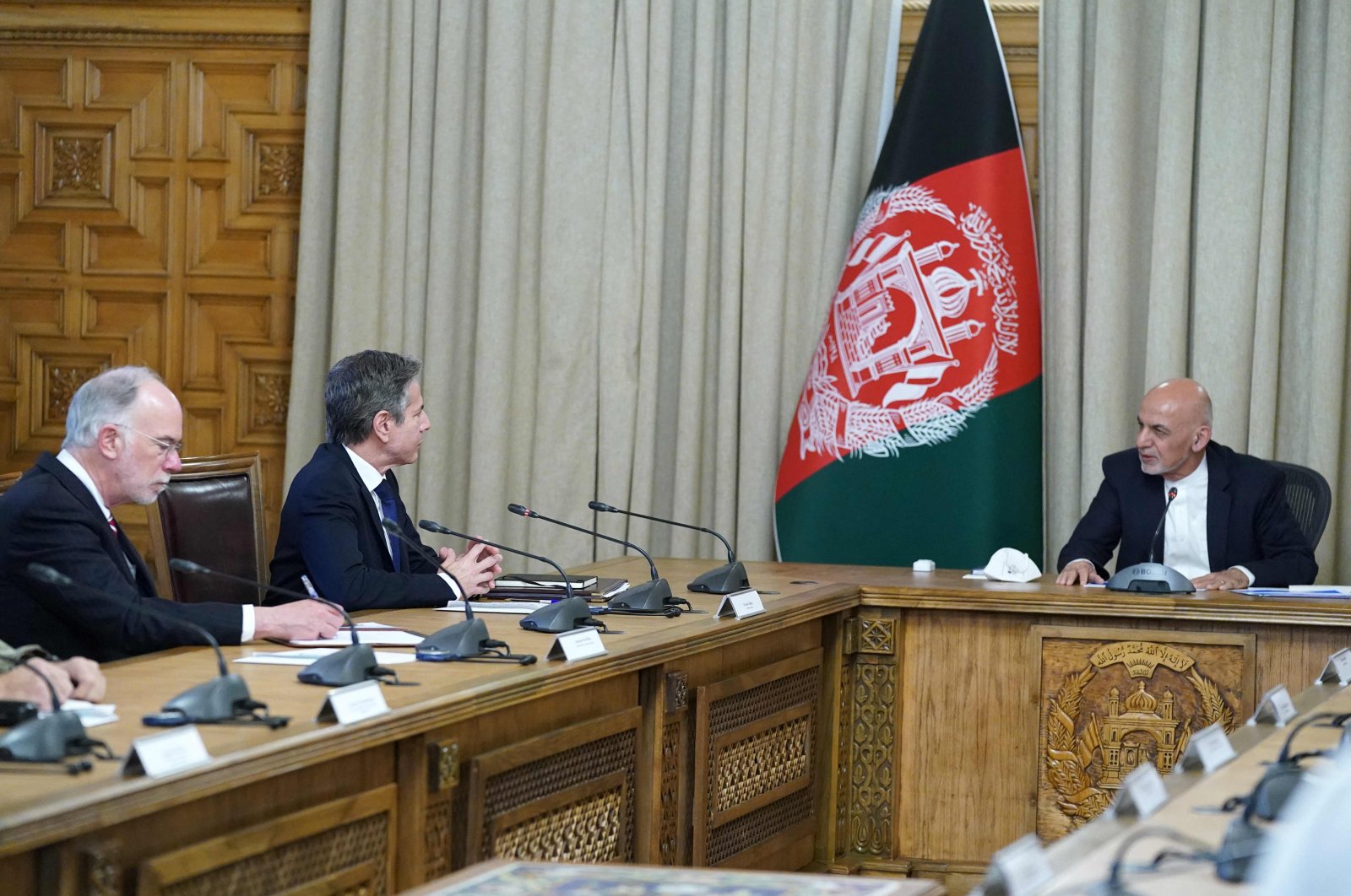 This handout photograph shows U.S. Secretary of State Antony Blinken (2nd L) with Afghan President Ashraf Ghani (R), in Kabul, Afghanistan, April 15, 2021. (Afghan Presidential Palace via AFP)