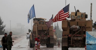 A line of U.S. military vehicles drives through a checkpoint in Manbij as they head to their base on the outskirts of northern Syria, Dec. 30, 2018. (AFP File Photo)