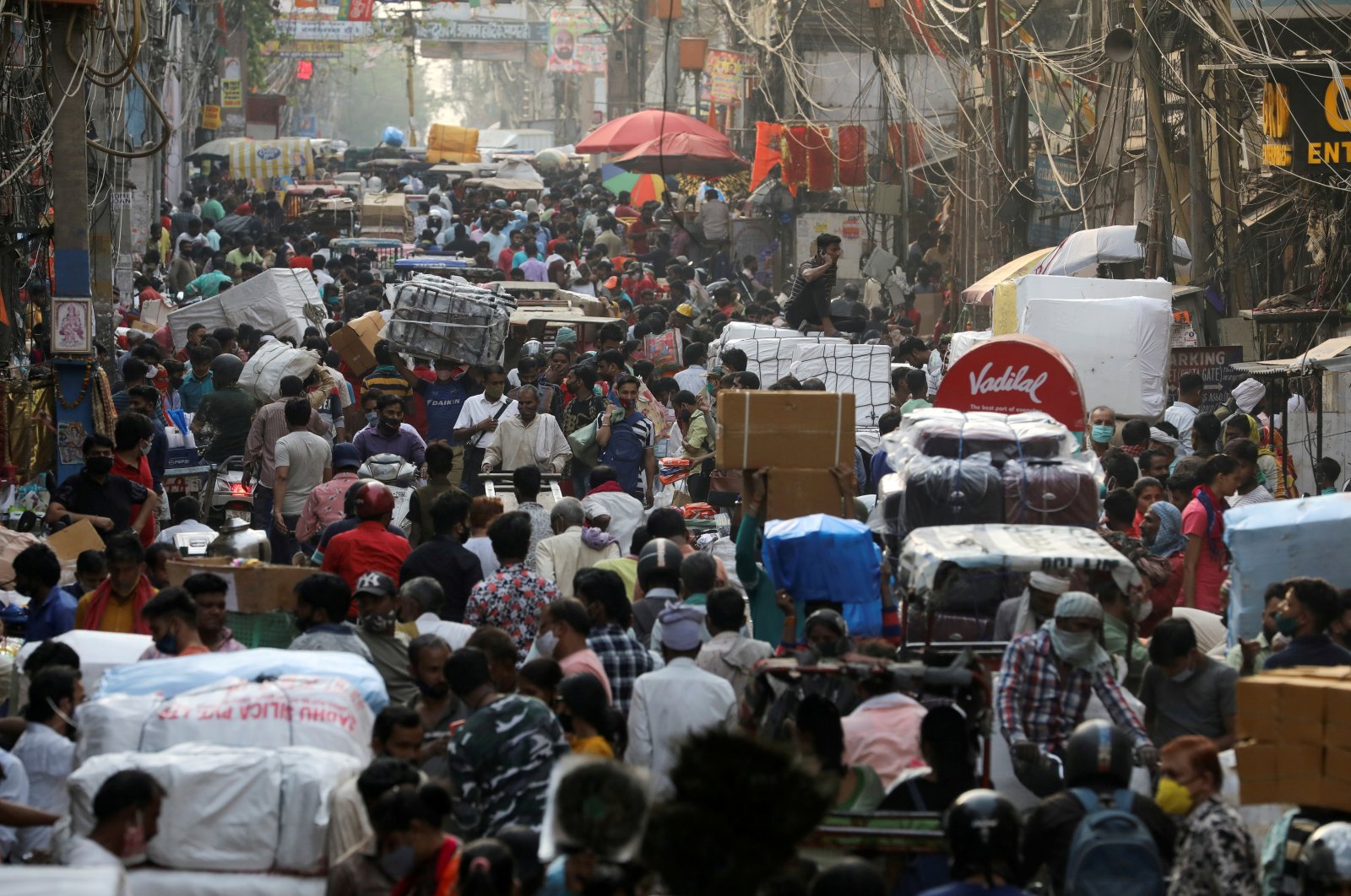 People walk at a crowded market amidst the spread of COVID-19, in the old quarters of Delhi, India, April 6, 2021. (Reuters Photo)