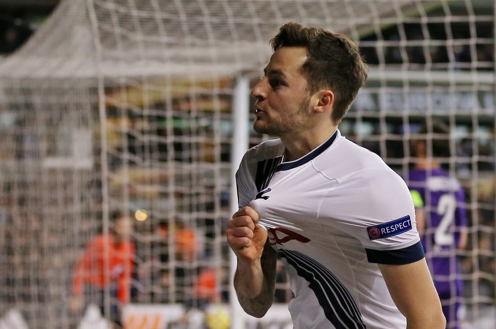 Tottenham Hotspur midfielder Ryan Mason celebrates scoring a goal during the Europa League Round of 32 second leg football match between Tottenham Hotspur and Fiorentina at the White Hart Lane in London, England, Feb. 25, 2016. (Action Images via Reuters)