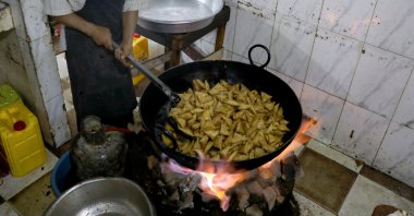 A cook fries sambusa snacks at a restaurant during the holy month of Ramadan in Sanaa, Yemen, April 15, 2021. (Reuters Photo)