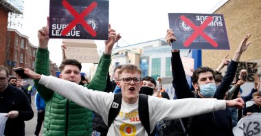 Chelsea fans demonstrate against the European Super League before a Premier League match between Chelsea FC and Brighton & Hove Albion, London, Britain, April 20, 2021. (IHA Photo)