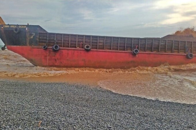 4 Dead 9 Missing After Cargo Ship Runs Aground In Philippines Daily Sabah