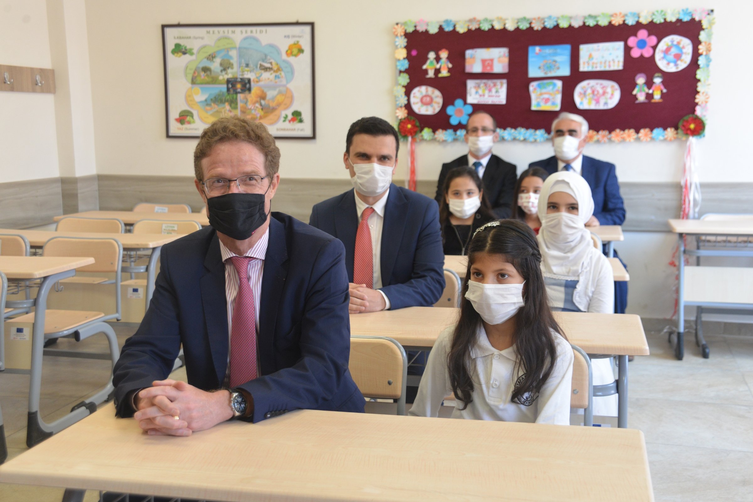 Nikolaus Meyer-Landrut, head of the EU Delegation to Turkey at the Albay İbrahim Karaoğlanoğlu Primary School, April 22, 2021 (DHA Photo)