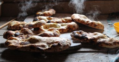 Saying no to warm and steamy Turkish Ramadan pide is not an easy feat. (Shutterstock Photo)