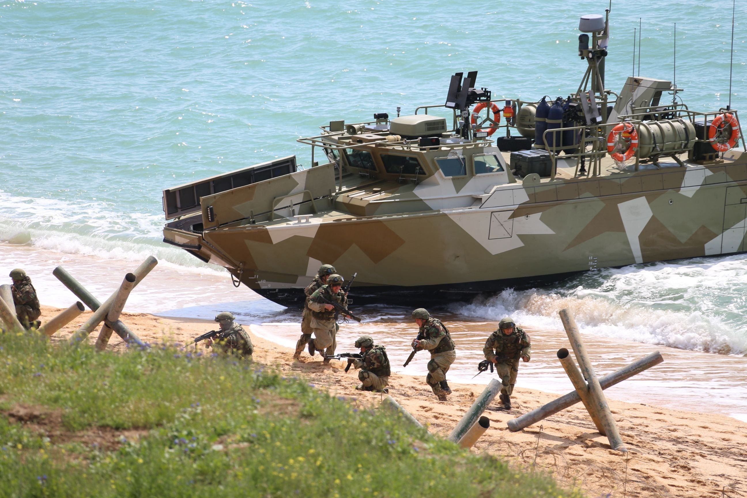 Russian forces landing ashore during a military drill along the Opuk training ground not far from the town of Kerch, on the Kerch Peninsula in the east of Crimea, in this handout picture released by the Russian Defense Ministry on April 22, 2021. (Photo by Vadim Savitsky / Russian Defense Ministry / AFP)