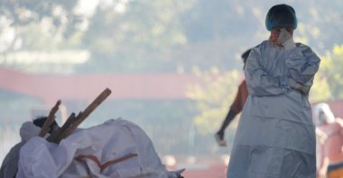 A boy reacts next to the body of his father, who died from the coronavirus at a crematorium in New Delhi, India, April 24, 2021. (Reuters Photo)