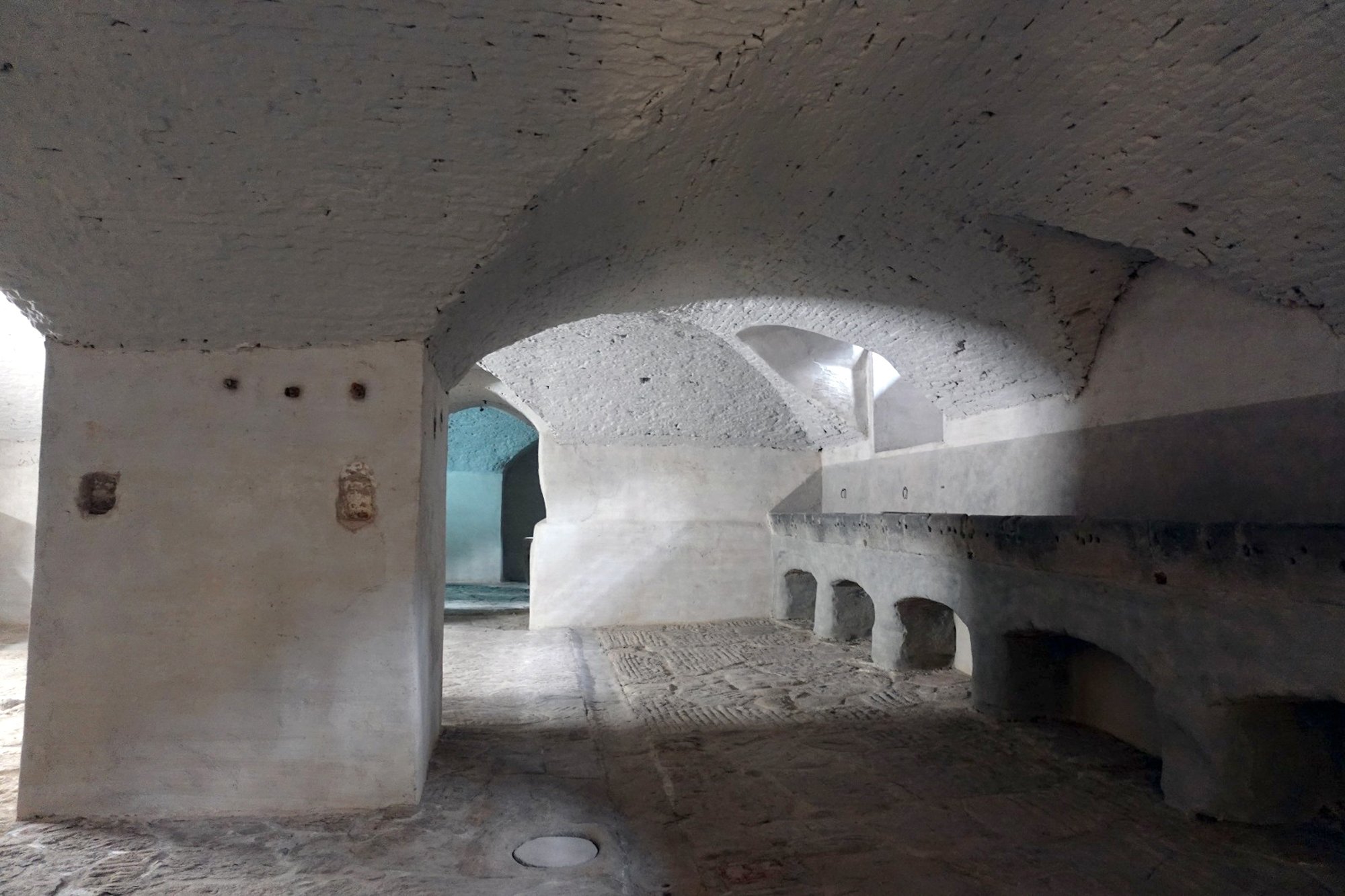 In questa foto, l'area sotterranea è visibile presso la Galleria degli Uffizi After Renovations, a Firenze, Italia, il 16 aprile 2021. (Foto AP)