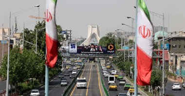 A view shows traffic on Azadi street in Iran's capital Tehran, April 20, 2021. (AFP)