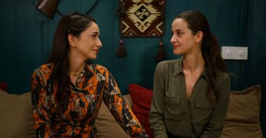 A still shot from "Sen Anlat Karadeniz" shows İrem Helvacıoğlu as Nefes (R) and Öykü Gürman as Asiye. 