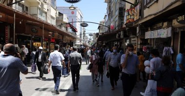 People wearing protective masks against COVID-19 walk on a street in Gaziantep, southern Turkey, April 27, 2021. (DHA PHOTO)