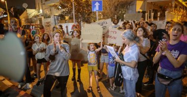 Israeli Arabs and Israeli left-wing protesters hold a demonstration against right-wing groups taking over houses in Jaffa, near Tel Aviv, on April 19, 2021. (AFP Photo)