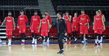 The Turkish men's national basketball team train alongside coach Ufuk Sarıca (C) ahead of the FIBA 2021 qualifiers in Ankara, Turkey, Feb. 18, 2021. (AA File Photo)