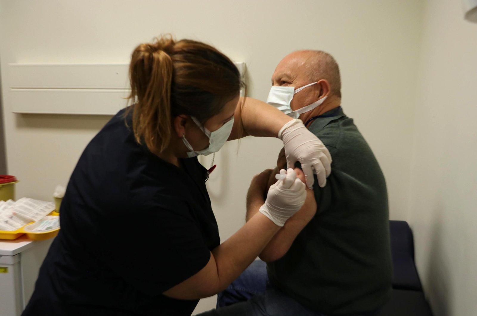 A man is vaccinated at a hospital in Eskişehir, Turkey, April 25, 2021. (DHA PHOTO)
