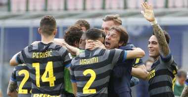 Inter Milan head coach Antonio Conte and players celebrate after Matteo Darmian scored during a Serie A match against Hellas Verona, at the San Siro, Milan, Italy, April 25, 2021. (AP Photo)