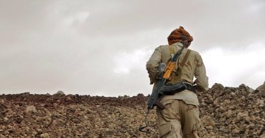 A fighter loyal to Yemen's Saudi-backed government mans a position near the front line facing Iran-backed Houthi rebels in the country's northeastern province of Marib, Yemen, April 27, 2021. (AFP Photo)