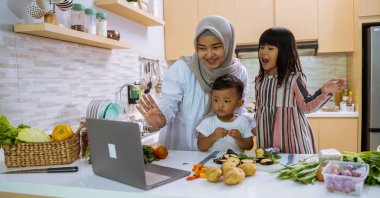 This May, expats will be able to join online iftars organized as part of the Muslim Arts and Culture Festival. (Shutterstock Photo) 