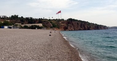 The renowned Konyaaltı Beach of Antalya, southern Turkish city dubbed as the country's tourism capital, is seen empty during a 17-day lockdown to reduce COVID-19 cases, Antalya, Turkey, May 3, 2021. (AA Photo)