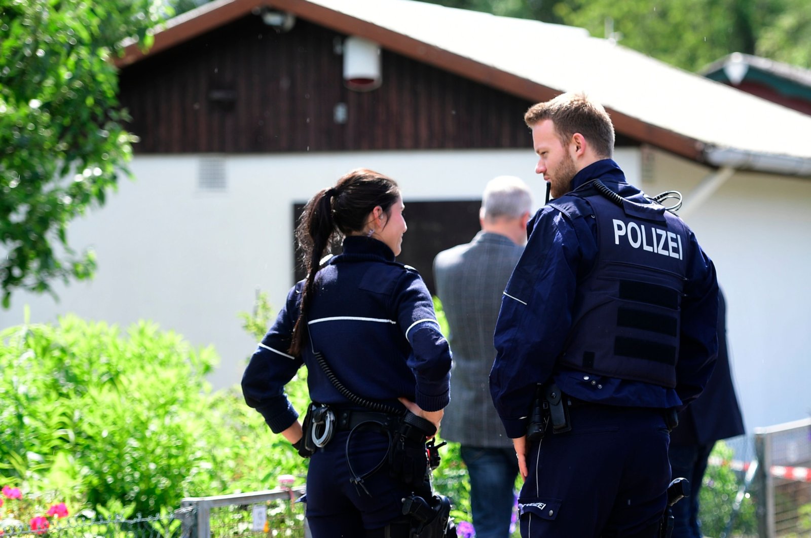 Police officers stand in front of a summer house where the sexual abuse of children is suspected to have taken place in Muenster, western Germany on June 6, 2020. (AFP Photo)
