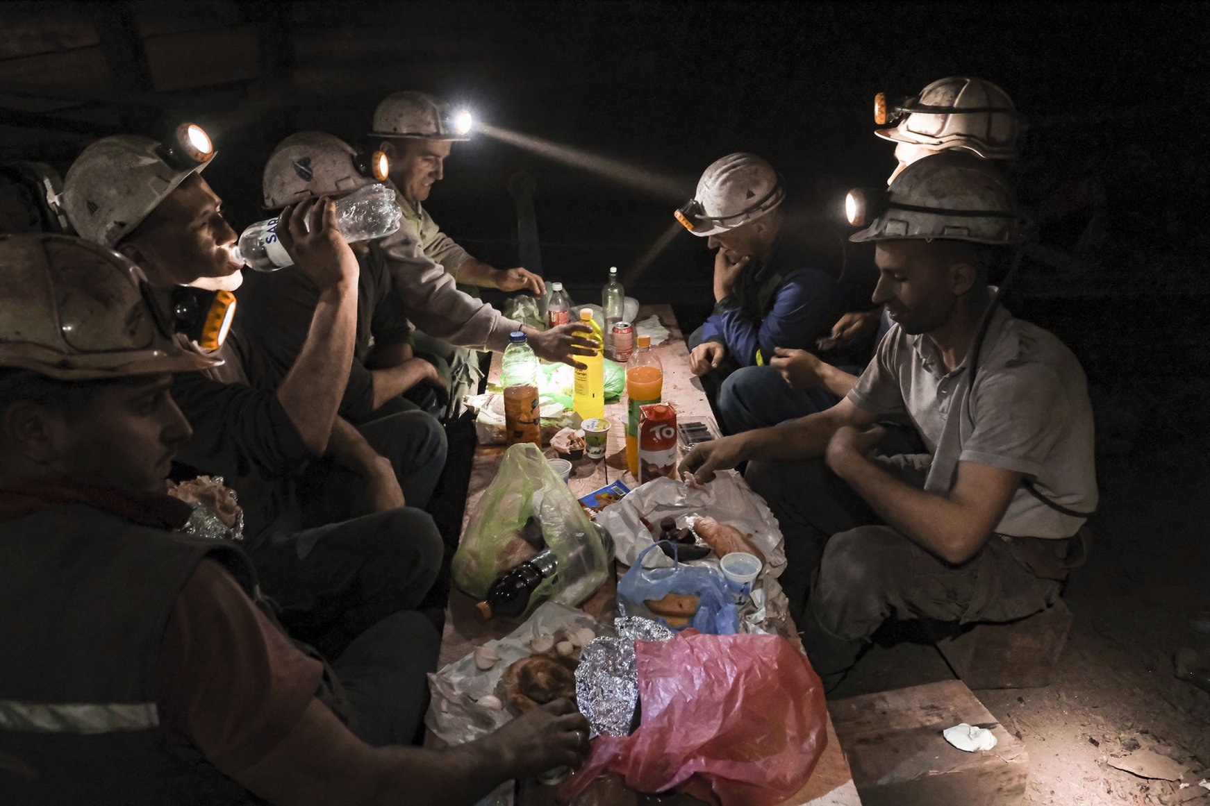 In Photos: Bosnian Muslim Miners Break Fast Underground | Daily Sabah