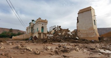 A collapsed building seen after flash floods in Tarim, Hadramawt province, central Yemen, May 3, 2021. (AFP Photo)