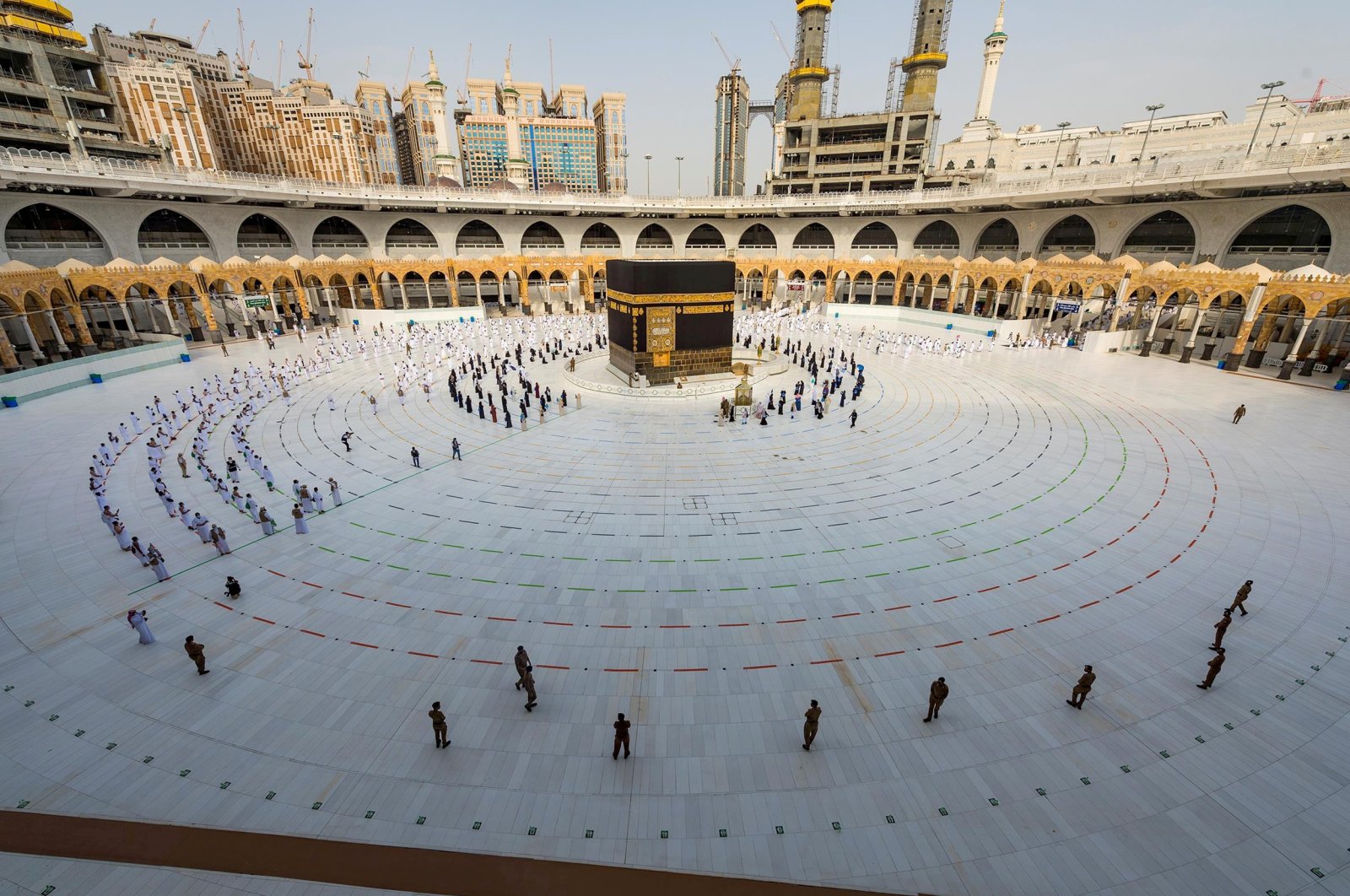 Muslim pilgrims wearing face masks and keeping social distance pray facing Kaaba during the annual Hajj pilgrimage amid the COVID-19 pandemic, in the holy city of Mecca, Saudi Arabia, July 31, 2020. (Reuters Photo)