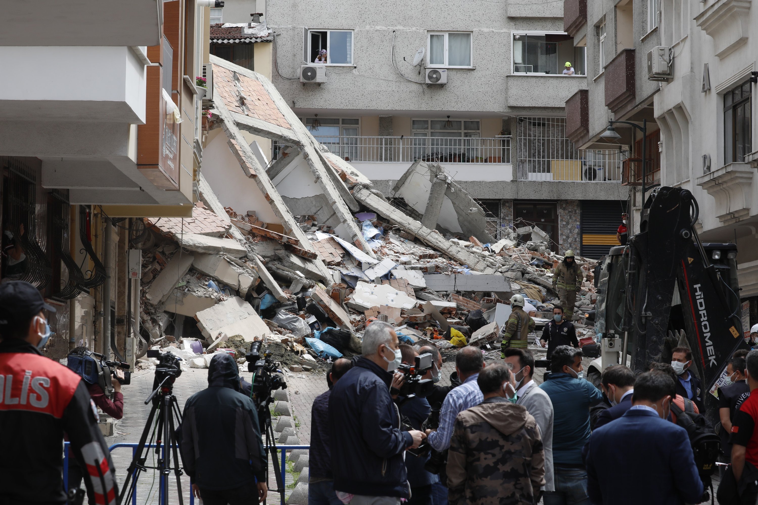 Building Collapses Hours After Evacuation In Istanbul Daily Sabah