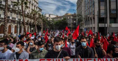 Demonstrators wearing protective face masks against the coronavirus and members of the Greek Labour Union (PAME) protest during a strike against the new Labour law, in central Athens, May 6, 2021. (AFP Photo)