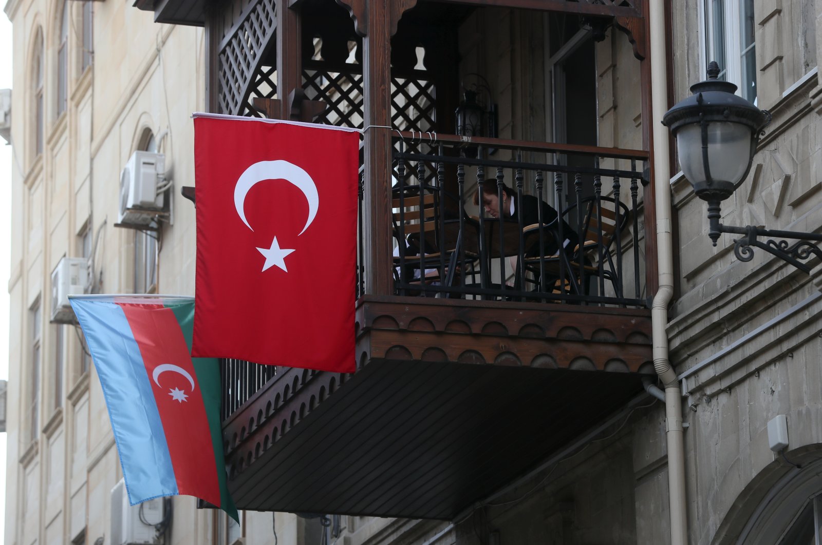 The national flags of Turkey and Azerbaijan hang from a balcony in Baku, Azerbaijan, Oct. 23, 2020. (Photo by Getty Images)