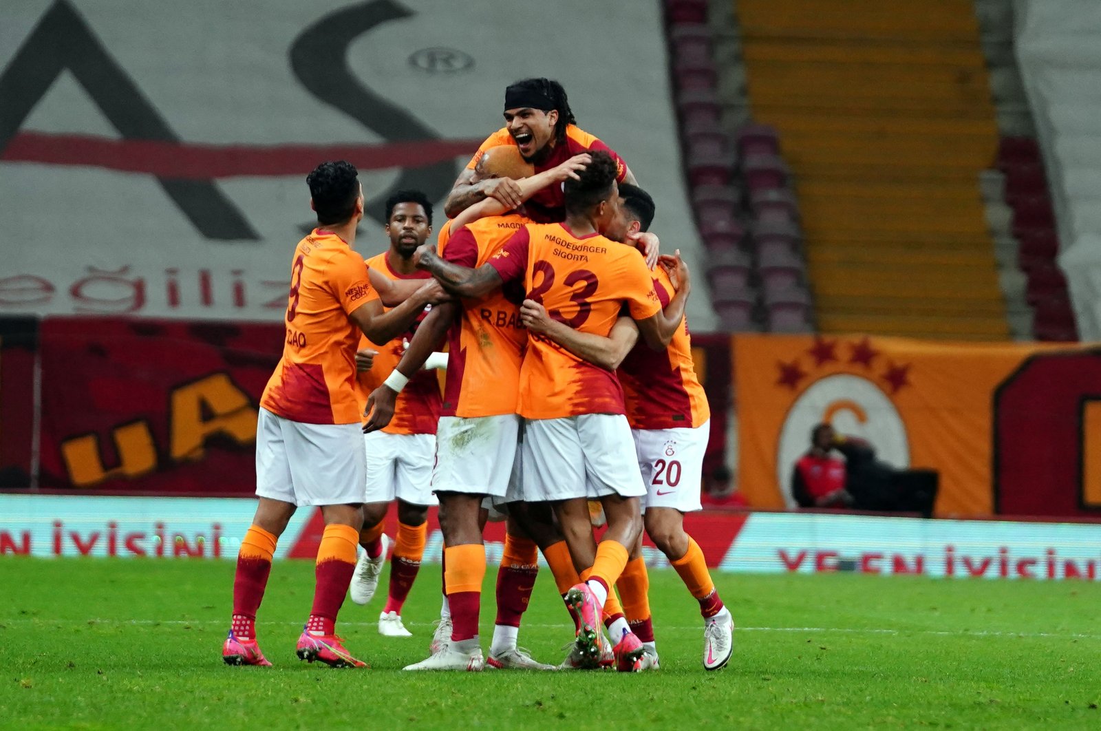 Galatasaray players celebrate their first goal in key Turkish Süper Lig title clash against leader Beşiktaş in Week 40, at the Türk Telekom Stadium in Istanbul, Turkey, May 8, 2021. (IHA Photo)