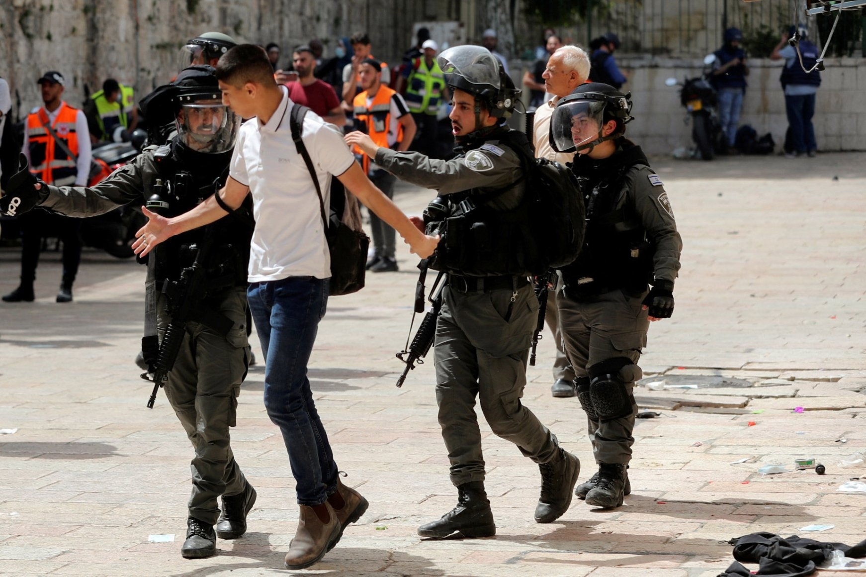 Israeli Forces Storm Al-Aqsa, Injure Hundreds Of Palestinians | Daily Sabah