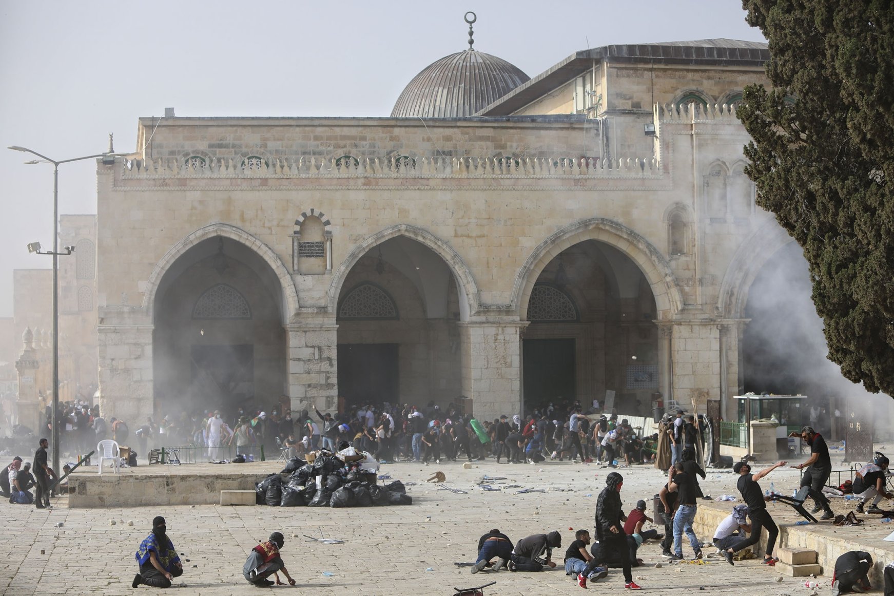 Israeli Forces Storm Al-Aqsa, Injure Hundreds Of Palestinians | Daily Sabah