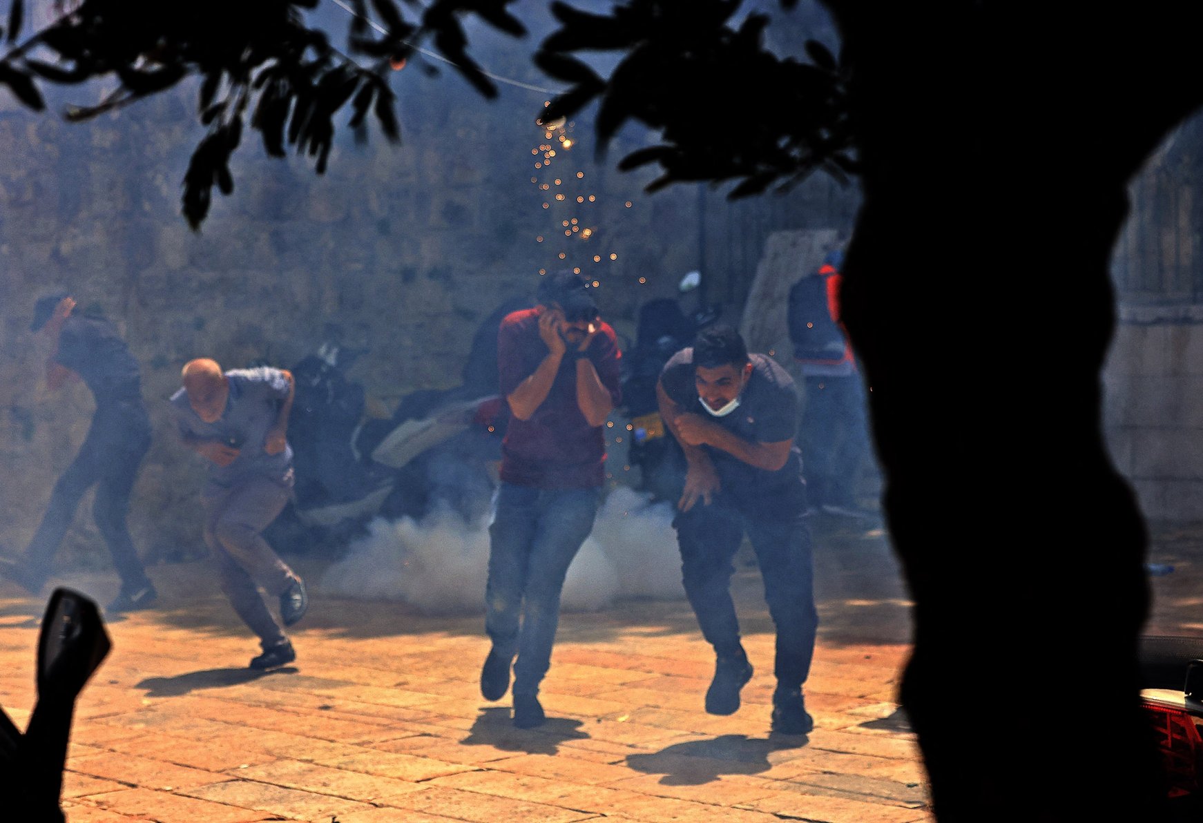 Israeli Forces Storm Al-Aqsa, Injure Hundreds Of Palestinians | Daily Sabah