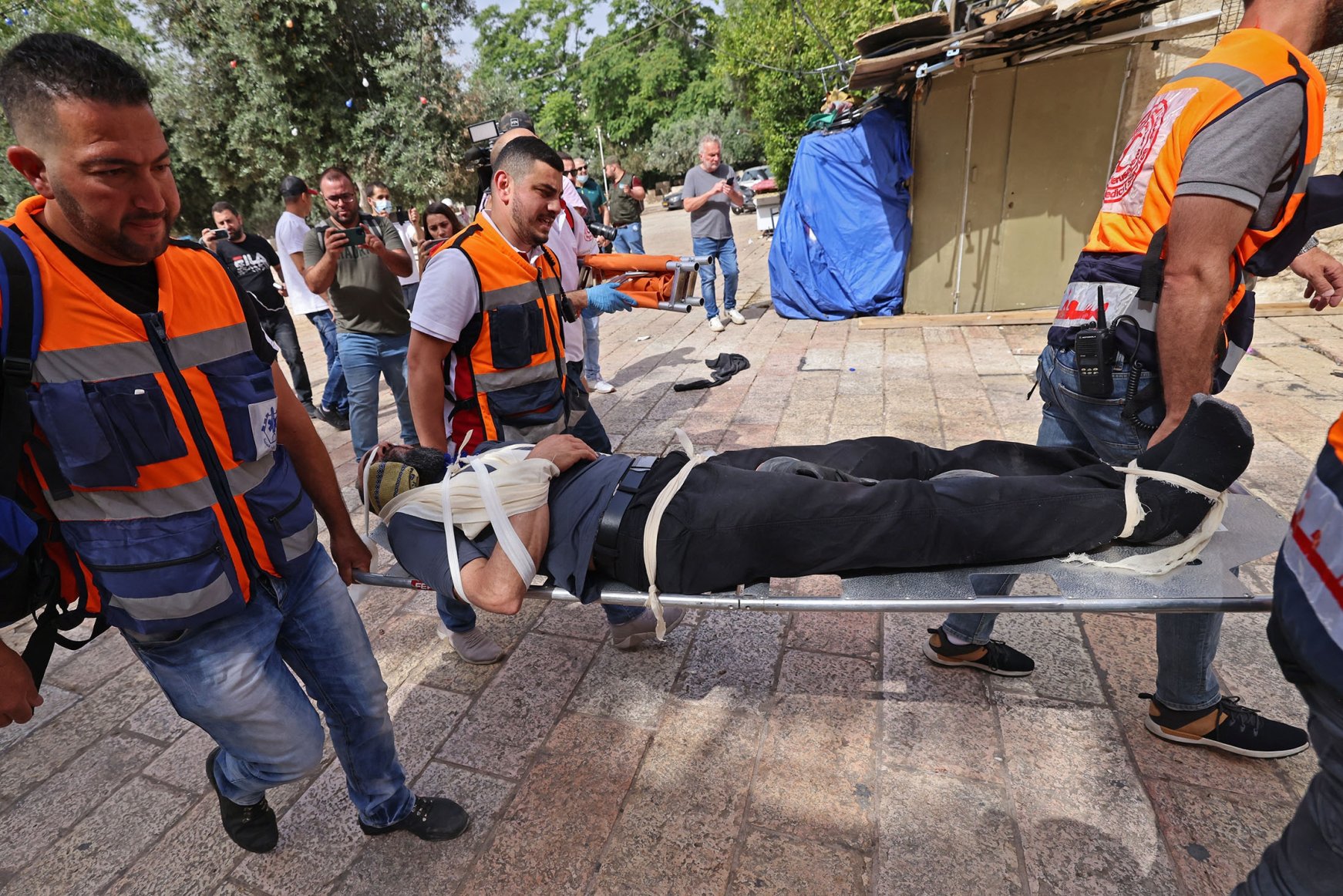 Israeli Forces Storm Al-Aqsa, Injure Hundreds Of Palestinians | Daily Sabah