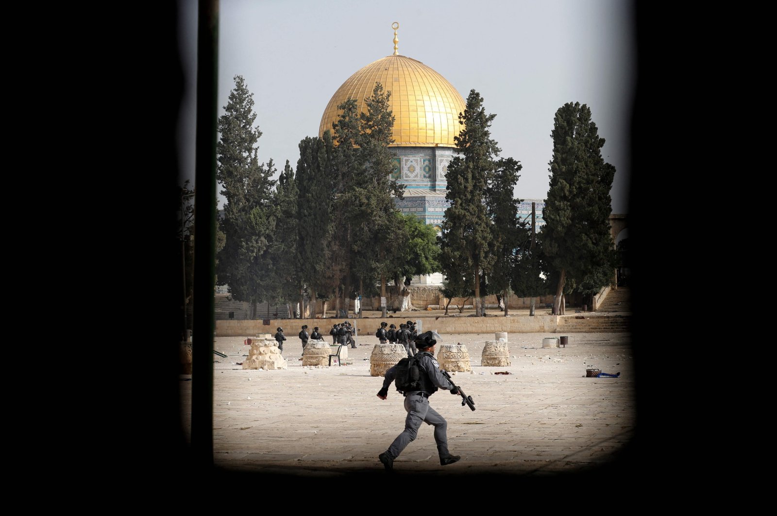 Israeli security forces deploy amid clashes with Palestinians at the Al-Aqsa mosque compound ahead of a planned march to commemorate Israel's takeover of Jerusalem in the 1967 Six-Day War, East Jerusalem, occupied Palestine, May 10, 2021, (AFP Photo)