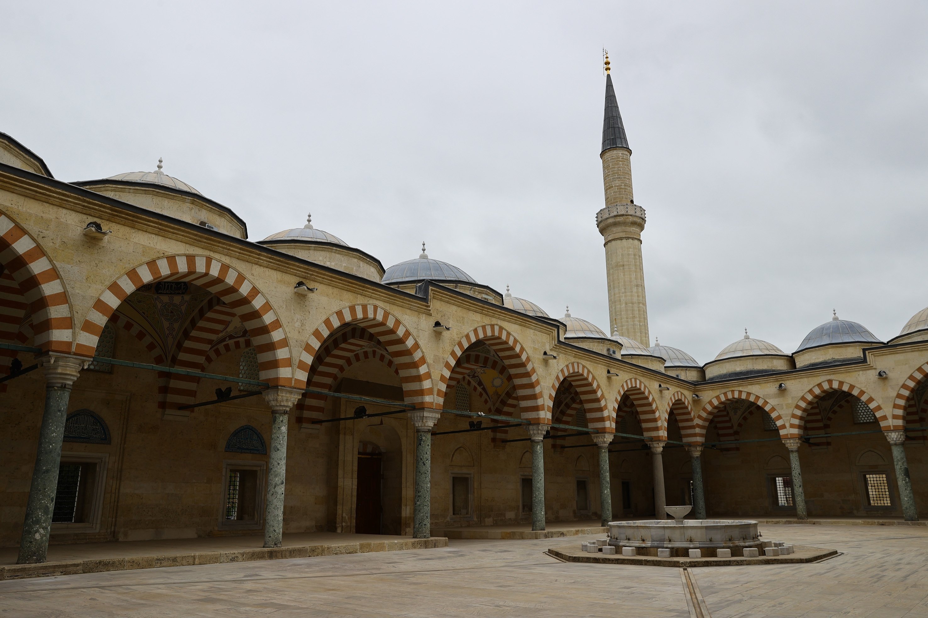 One of the minarets of the Üç Şerefeli Mosque (the Mosque with Three Balconies) can be seen above the mosque