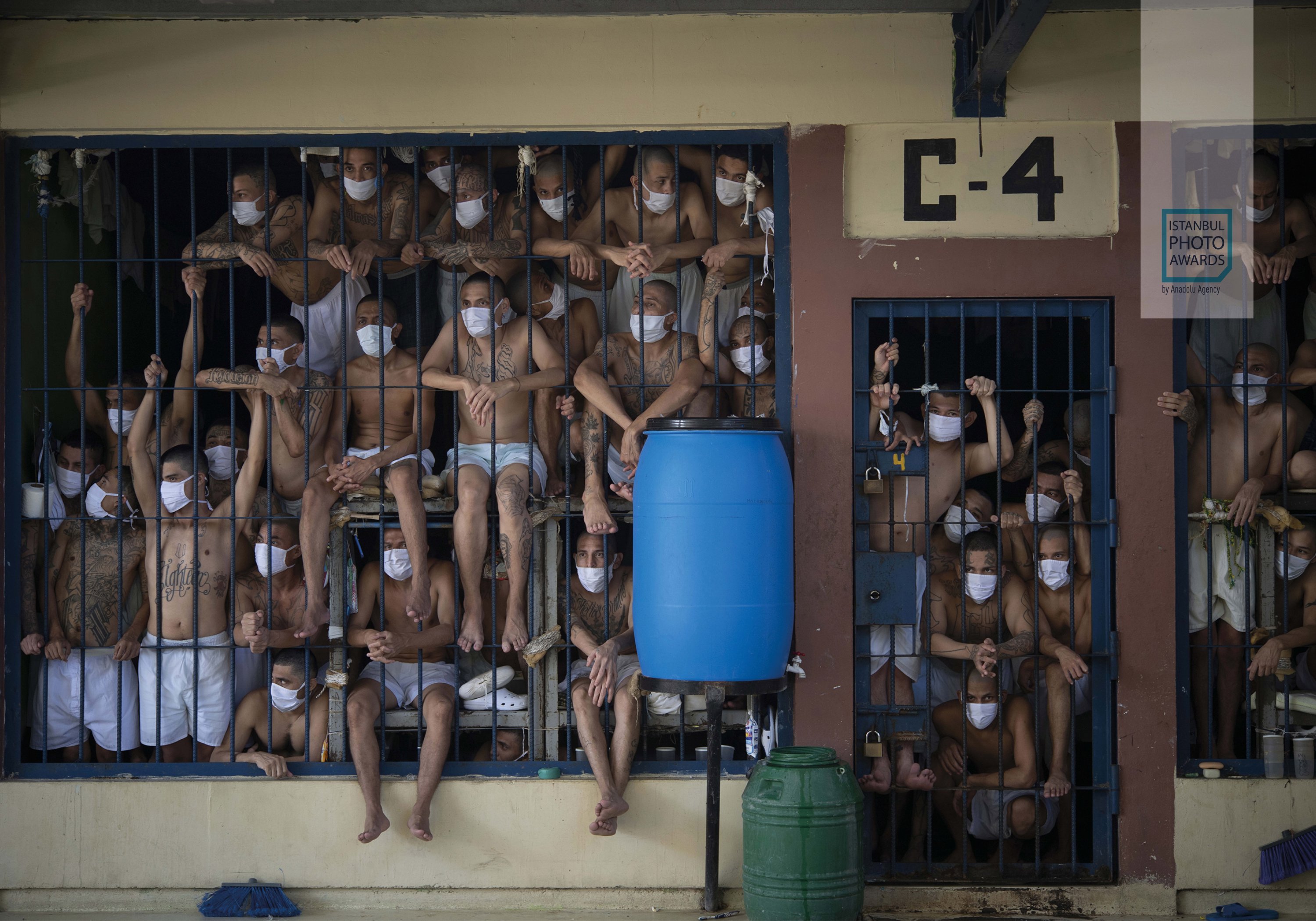 “Criminal Gangs in Custody' by AFP photojournalist Yuri Cortez. (AA Photo) 